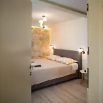 Apartment And Luan *