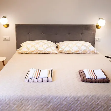 Apartament And Luan *